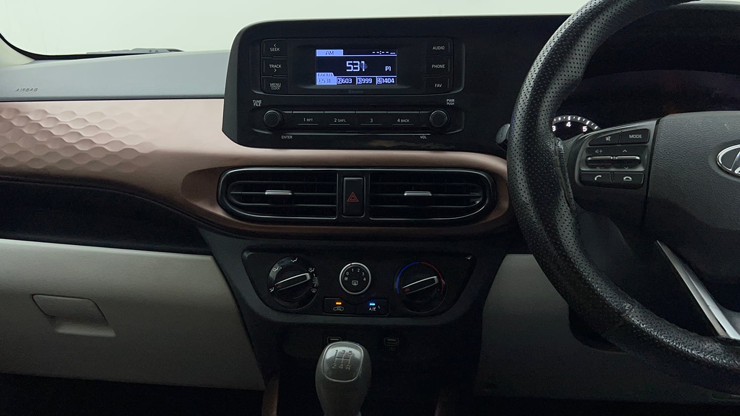 Used 2022 Hyundai Aura S 1.2 CNG Cng Manual interior MUSIC SYSTEM & AC CONTROL VIEW