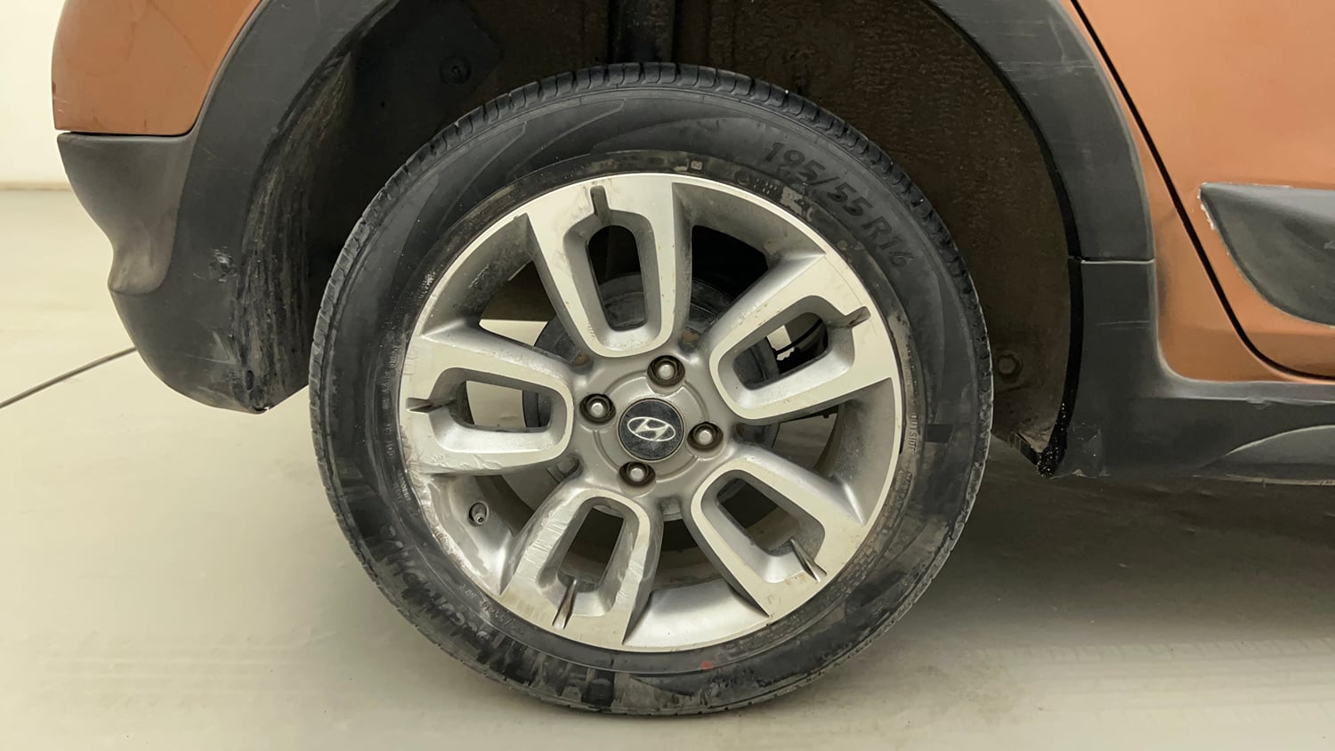 Used 2016 Hyundai i20 Active 1.2 S Petrol Manual tyres RIGHT REAR TYRE RIM VIEW
