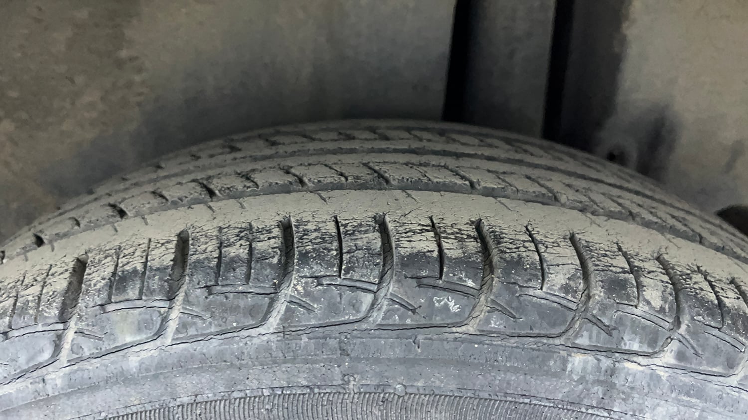 Used 2018 Maruti Suzuki Ertiga ZXI Petrol Manual tyres LEFT REAR TYRE TREAD VIEW