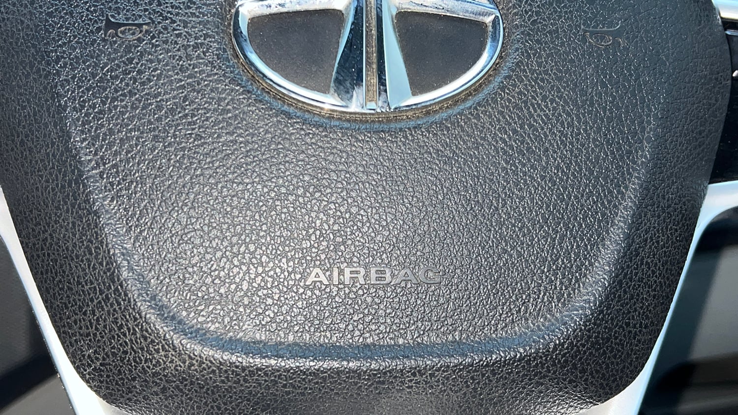 Used 2018 Tata Tiago Revotron XZA Petrol Automatic top_features Airbags