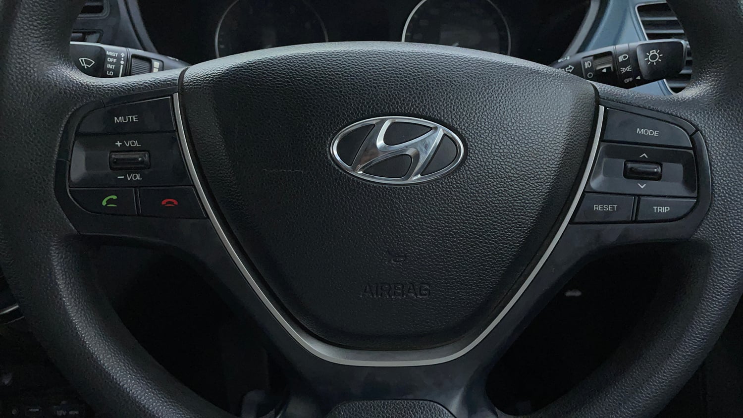 Used 2015 Hyundai i20 Active 1.2 S Petrol Manual top_features Airbags