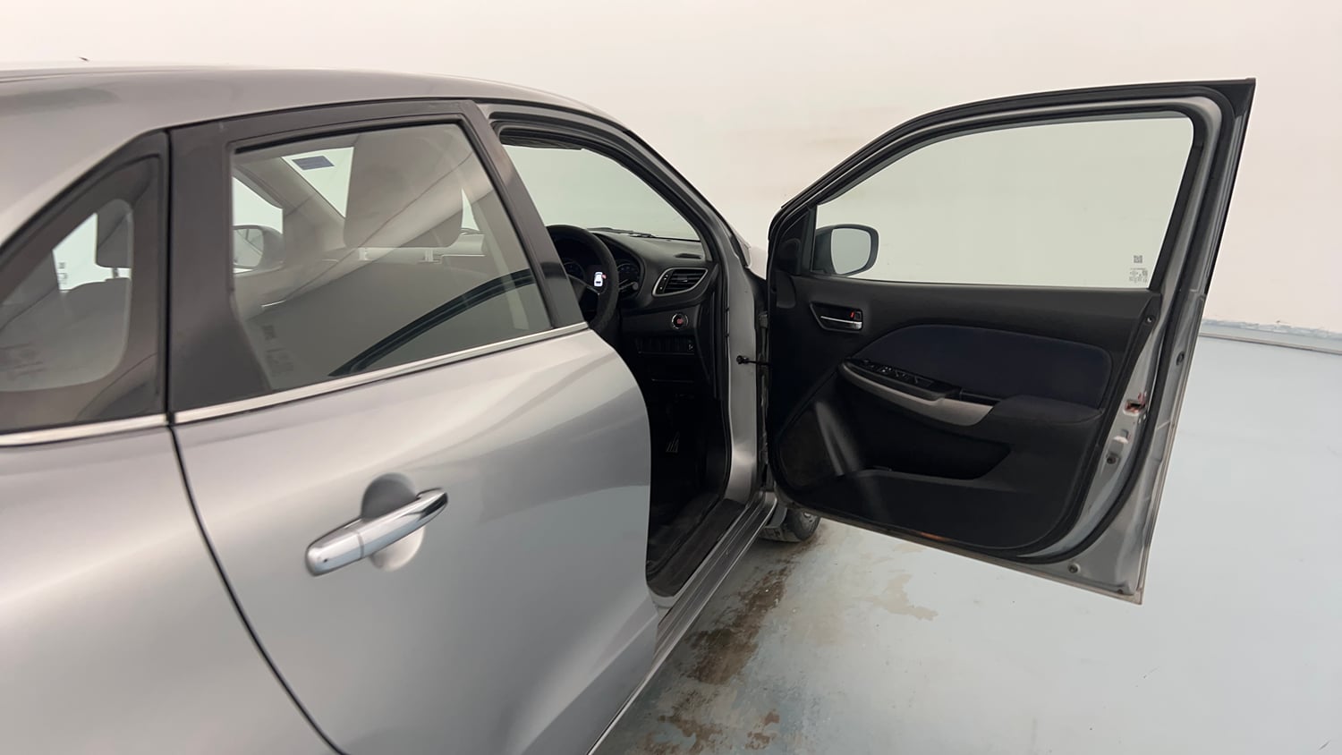 Used 2020 Maruti Suzuki Baleno Zeta Petrol Manual interior RIGHT FRONT DOOR OPEN VIEW