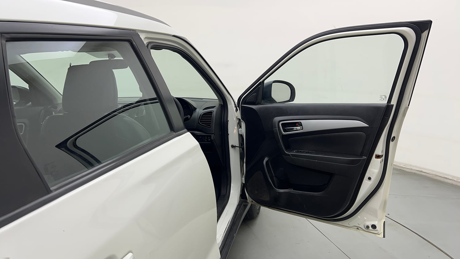 Used 2022 maruti-suzuki Vitara Brezza ZXi Petrol Manual interior RIGHT FRONT DOOR OPEN VIEW