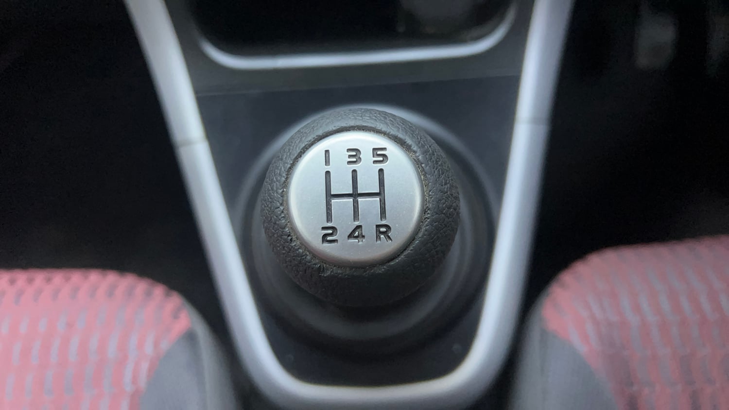 Used 2014 Maruti Suzuki Ritz Vxi BS-IV Petrol Manual interior GEAR  KNOB VIEW