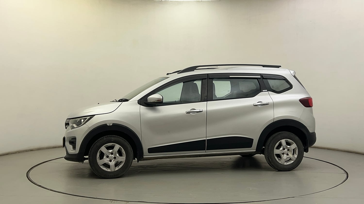 Used 2019 Renault Triber RXZ Petrol Manual exterior LEFT SIDE VIEW