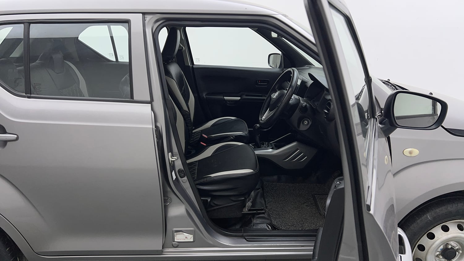 Used 2022 Maruti Suzuki Ignis Sigma 1.2 MT Petrol Manual interior RIGHT SIDE FRONT DOOR CABIN VIEW