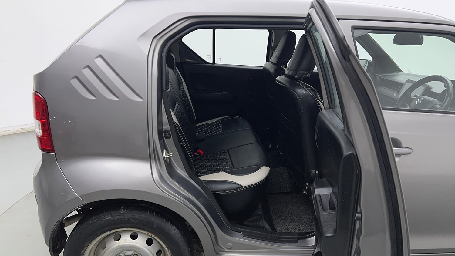 Used 2022 Maruti Suzuki Ignis Sigma 1.2 MT Petrol Manual interior RIGHT SIDE REAR DOOR CABIN VIEW