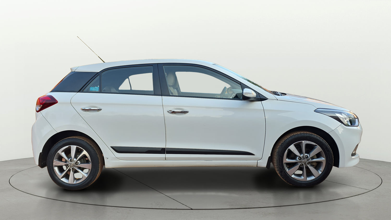 Used 2015 Hyundai Elite i20 Sportz 1.2 (O) Petrol Manual exterior RIGHT SIDE VIEW