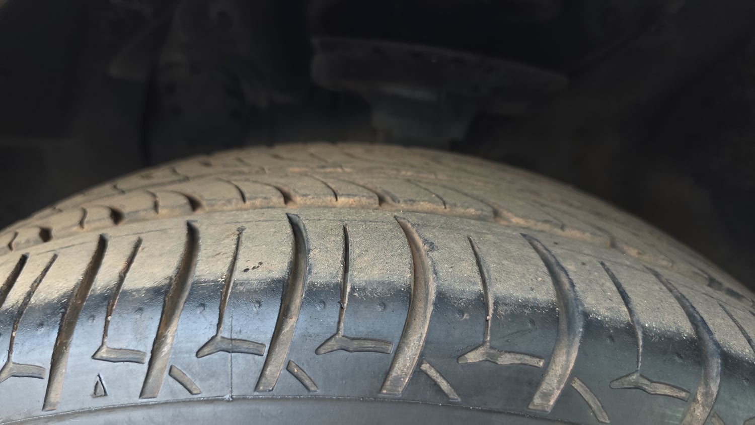 Used 2015 Hyundai Elite i20 Sportz 1.2 (O) Petrol Manual tyres LEFT FRONT TYRE TREAD VIEW
