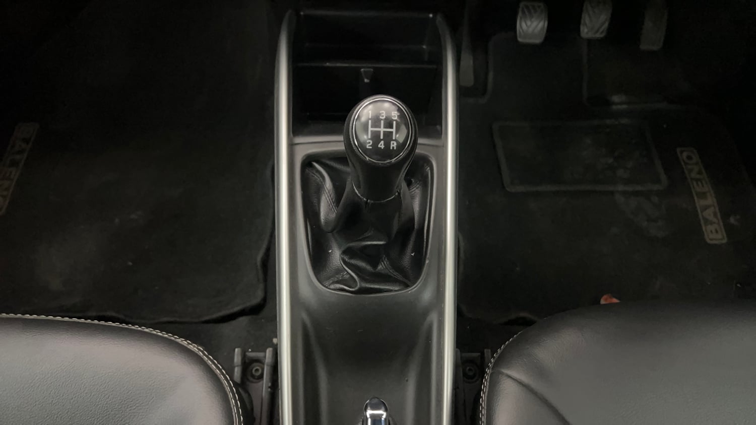 Used 2015 Maruti Suzuki Baleno Zeta 1.2 Petrol Manual interior GEAR  KNOB VIEW