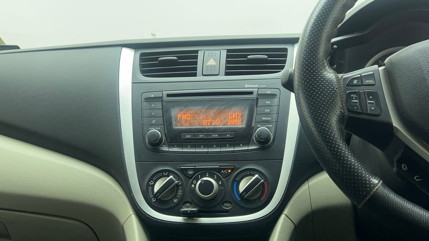 Used 2017 Maruti Suzuki Celerio ZXi AMT Petrol Automatic top_features Integrated (in-dash) music system