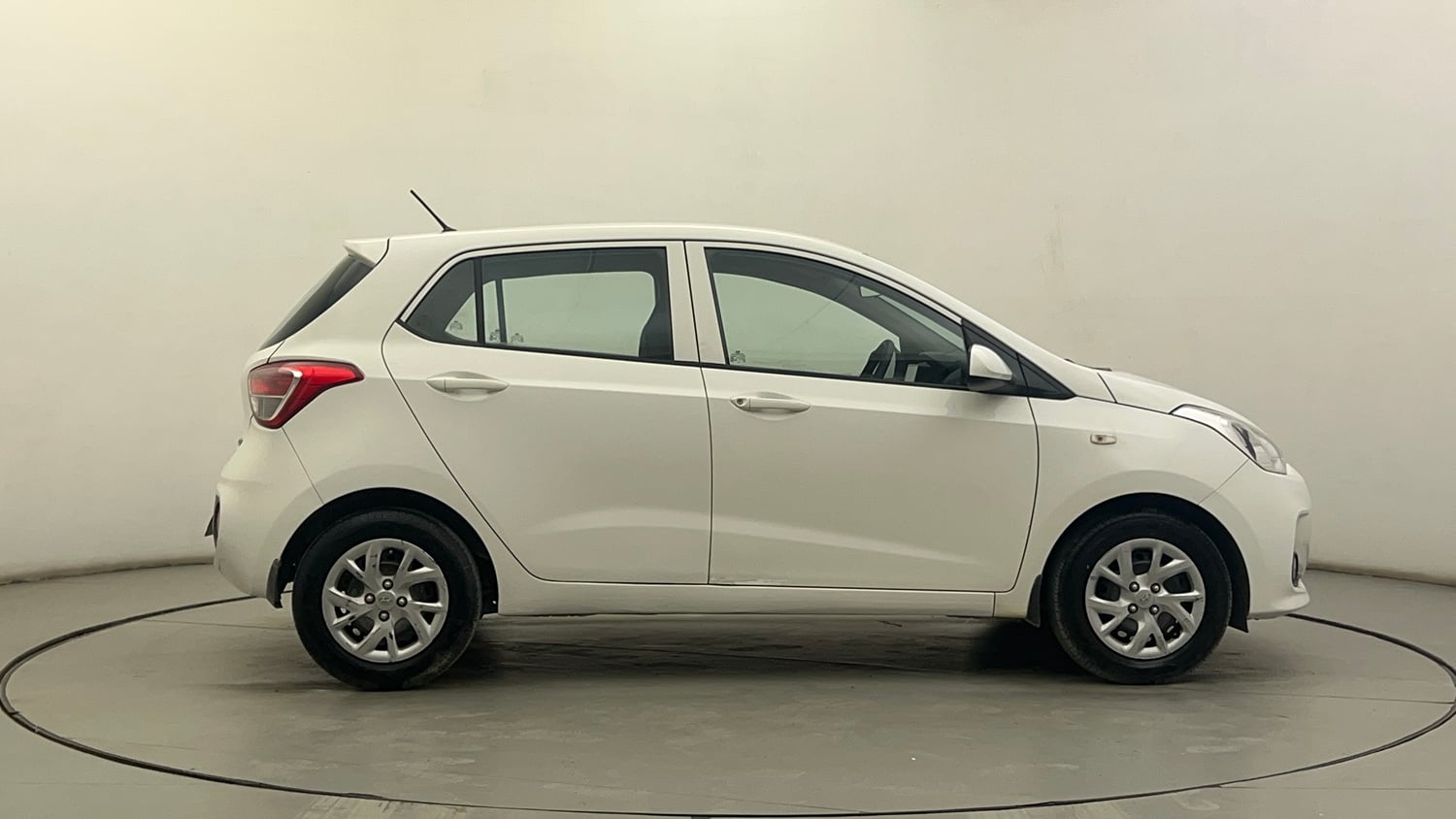 Used 2017 Hyundai Grand i10 Magna AT 1.2 Kappa VTVT Petrol Automatic exterior RIGHT SIDE VIEW