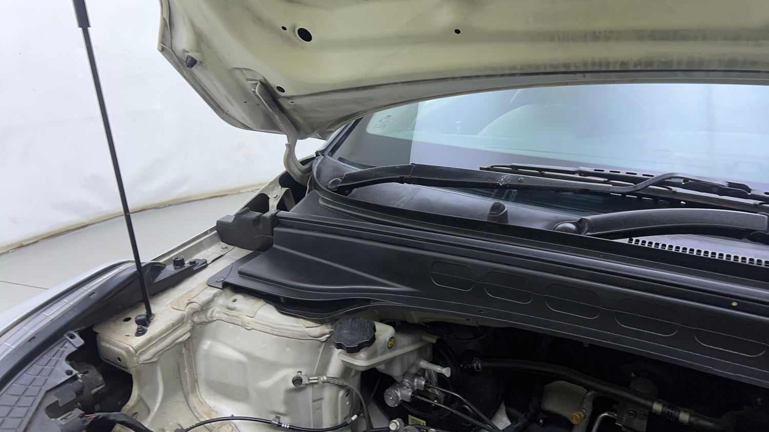 Used 2019 Hyundai Creta SX 1.6 AT Petrol Petrol Automatic engine ENGINE RIGHT SIDE HINGE & APRON VIEW