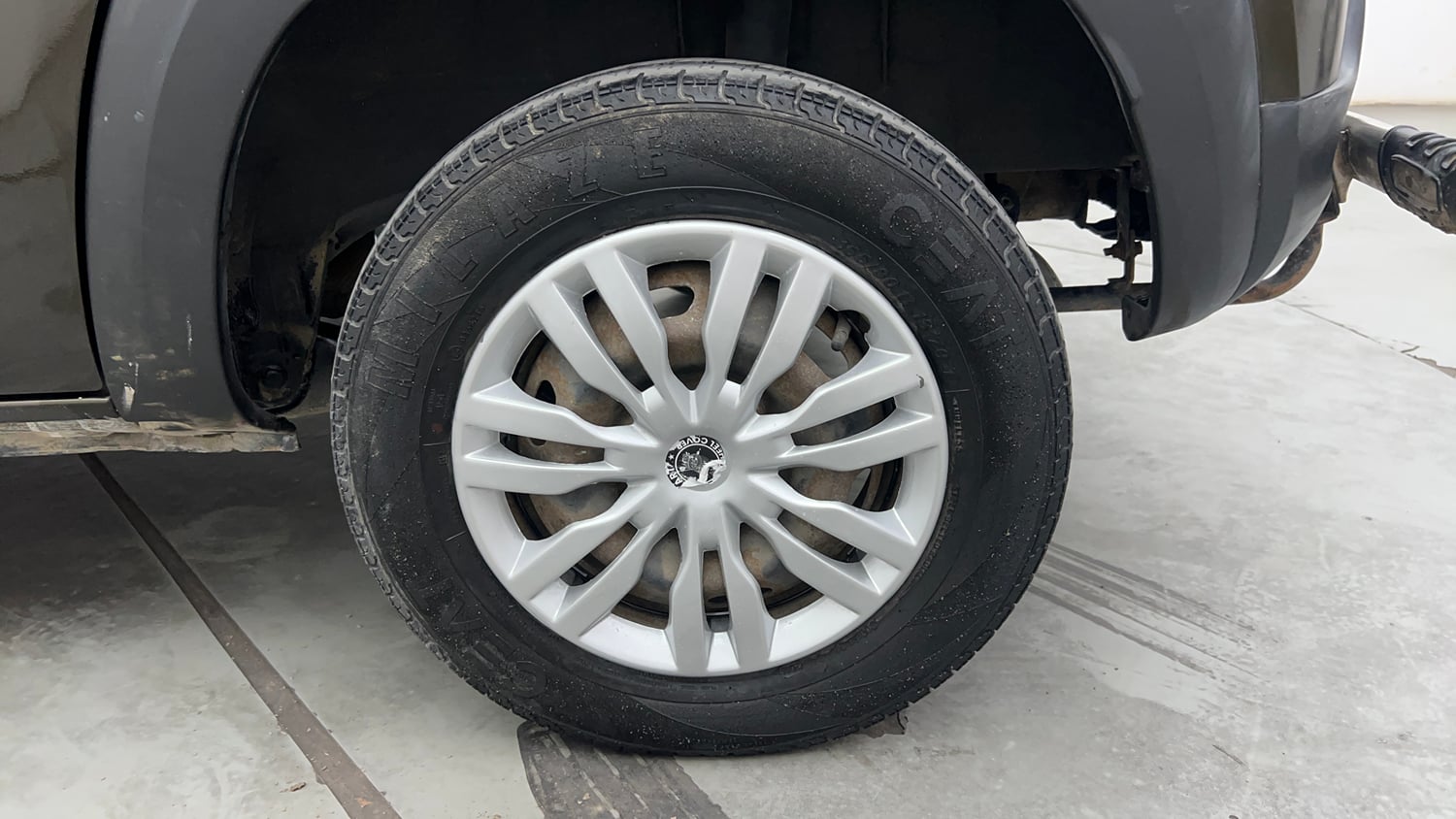 Used 2016 Renault Kwid RXT Petrol Manual tyres LEFT REAR TYRE RIM VIEW