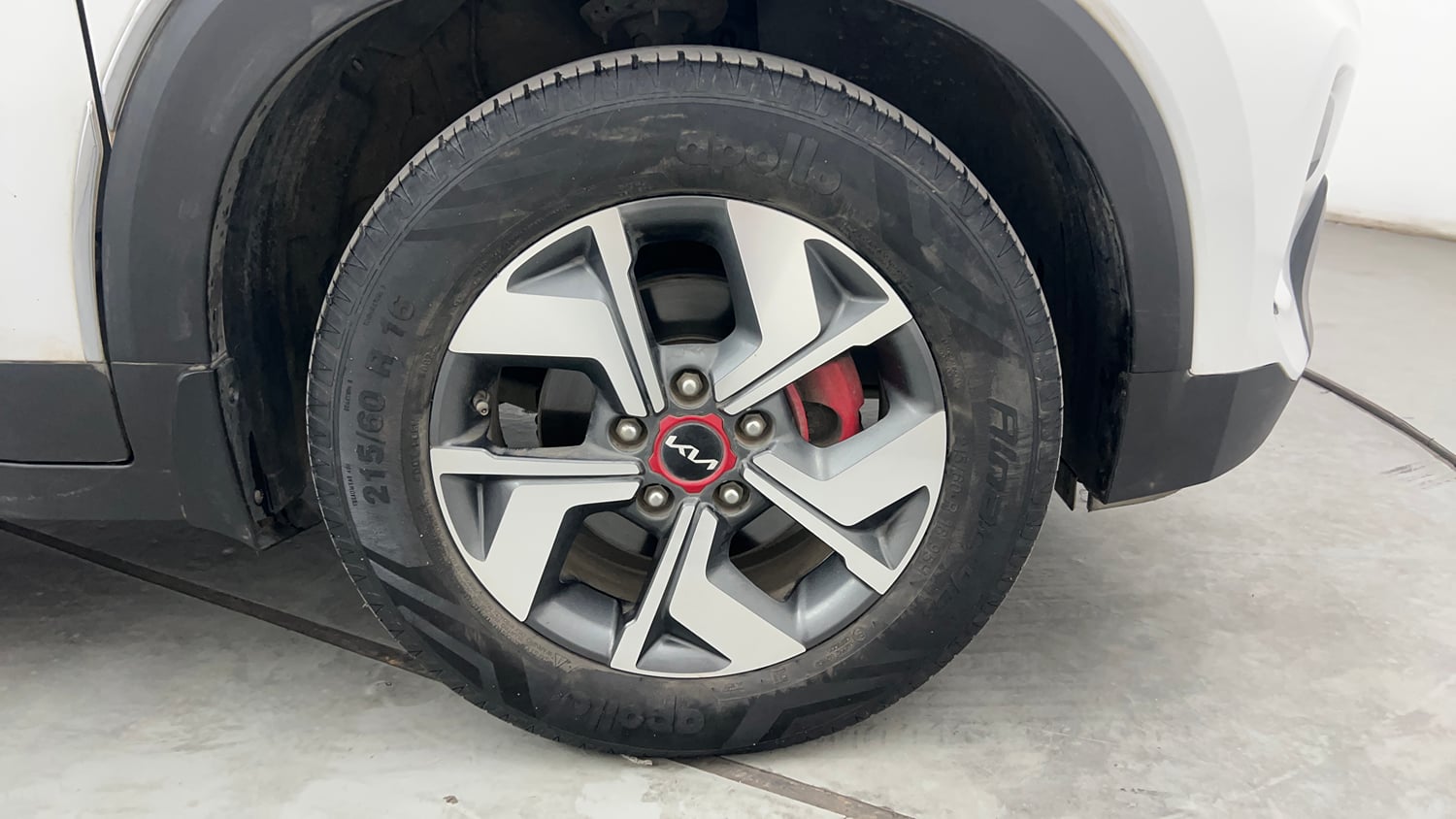 Used 2022 Kia Sonet GTX Plus 1.5 AT Diesel Automatic tyres RIGHT FRONT TYRE RIM VIEW