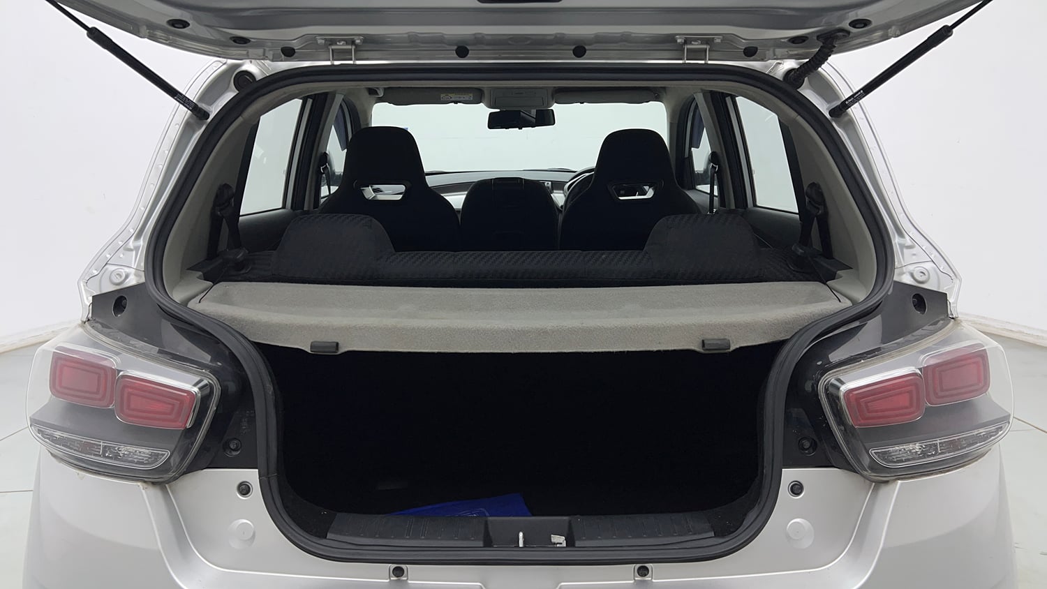 Used 2018 Mahindra KUV100 NXT K6 Plus 6 STR Petrol Manual interior DICKY INSIDE VIEW