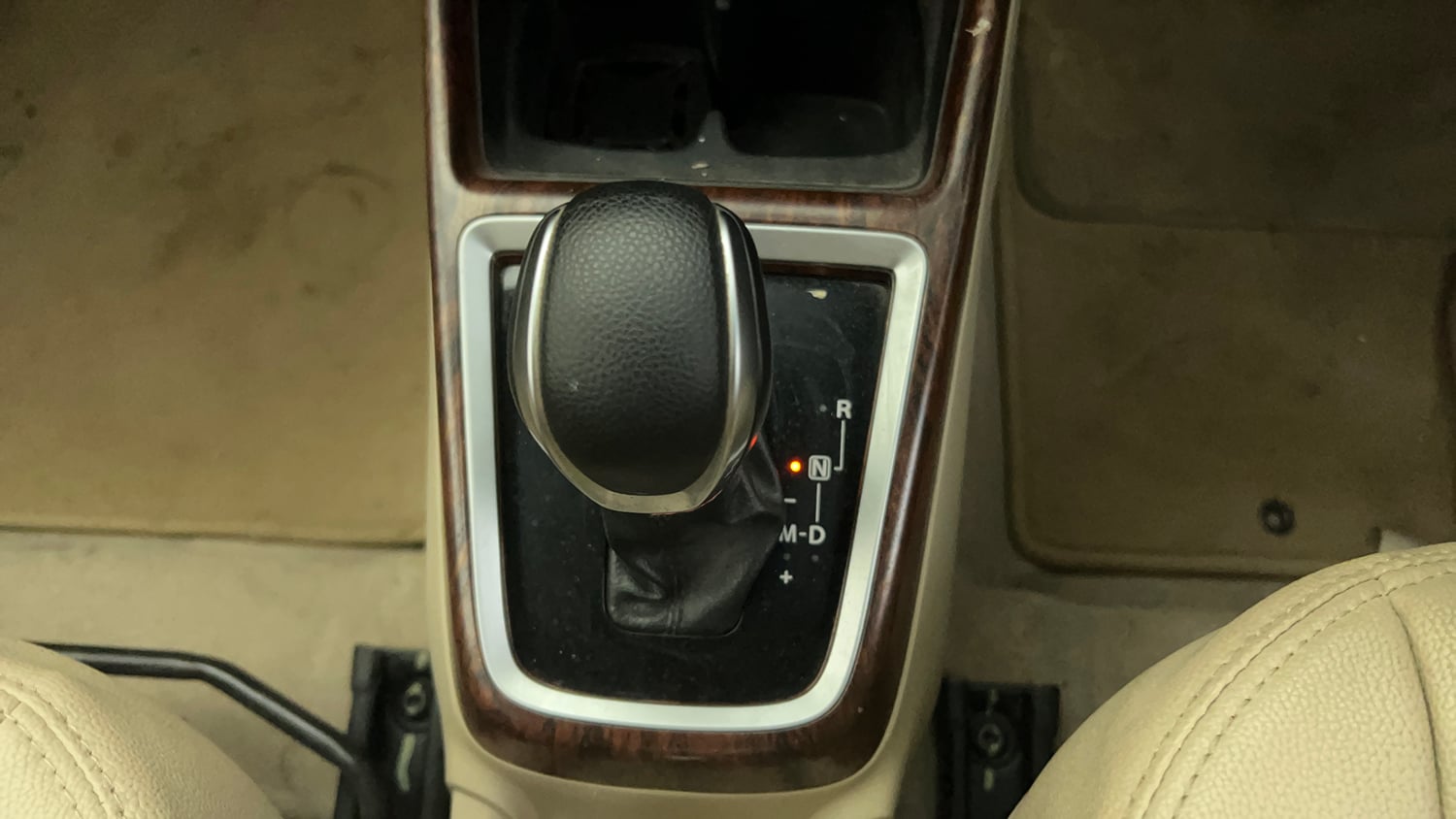 Used 2018 Maruti Suzuki Dzire VDi AMT Diesel Automatic interior GEAR  KNOB VIEW