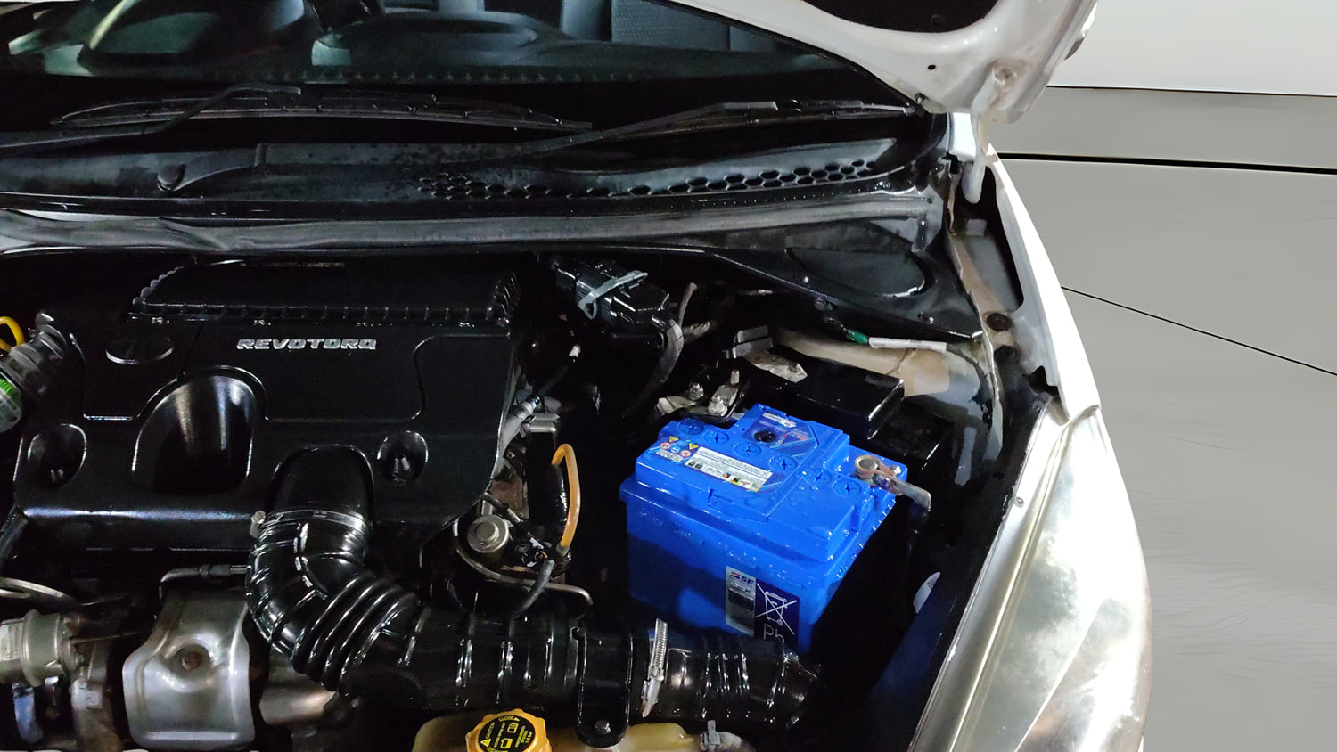 Used 2018 Tata Tiago Revotorq XZ Diesel Manual engine ENGINE RIGHT SIDE HINGE & APRON VIEW
