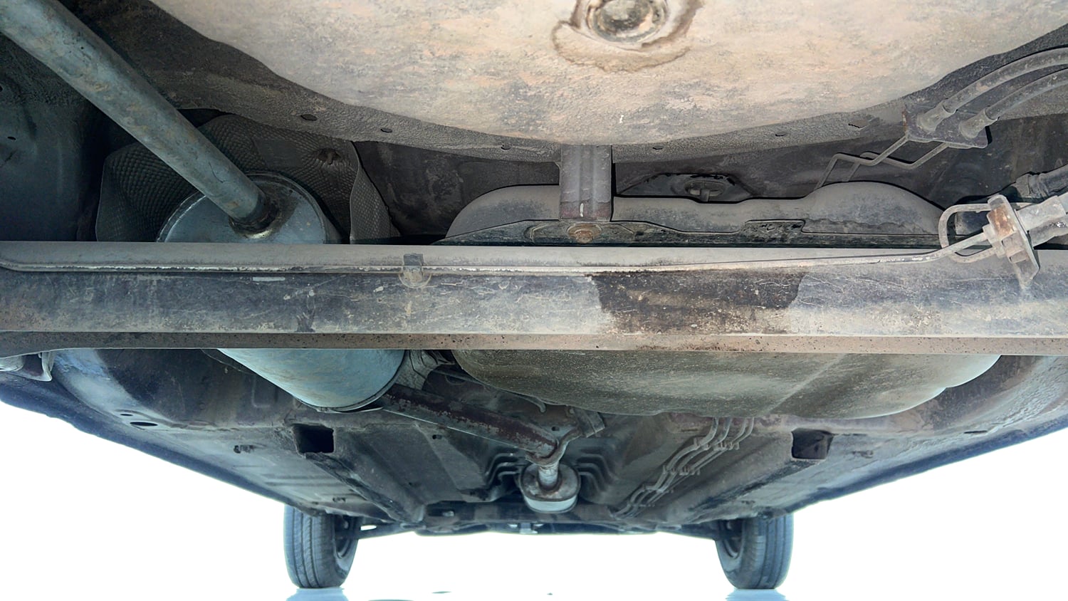 Used 2016 Datsun Redi-GO T (O) Petrol Manual extra REAR UNDERBODY VIEW (TAKEN FROM REAR)