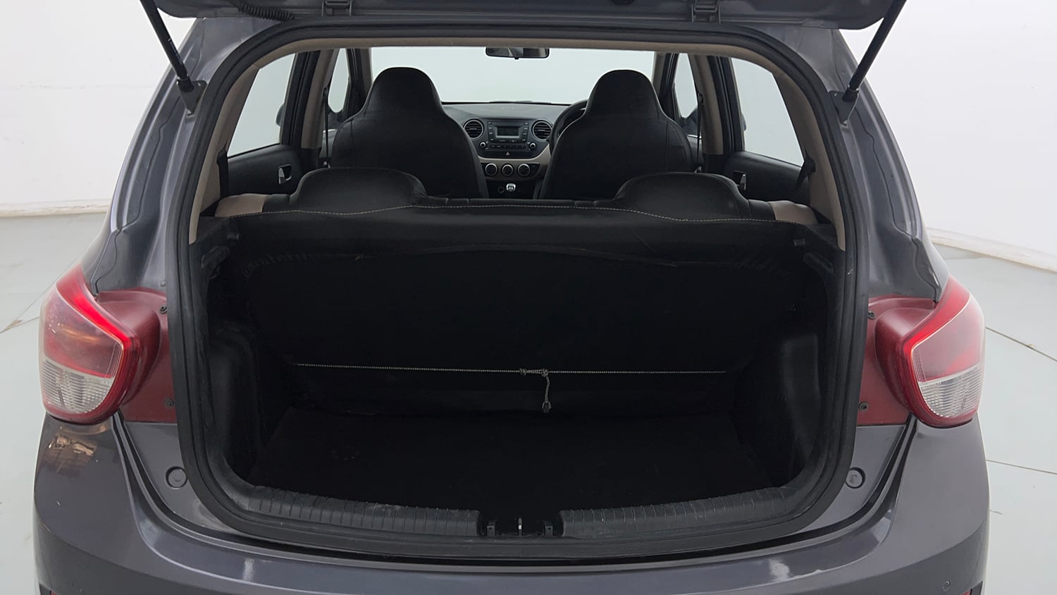 Used 2016 Hyundai Grand i10 Sportz 1.2 Kappa VTVT Petrol Manual interior DICKY INSIDE VIEW
