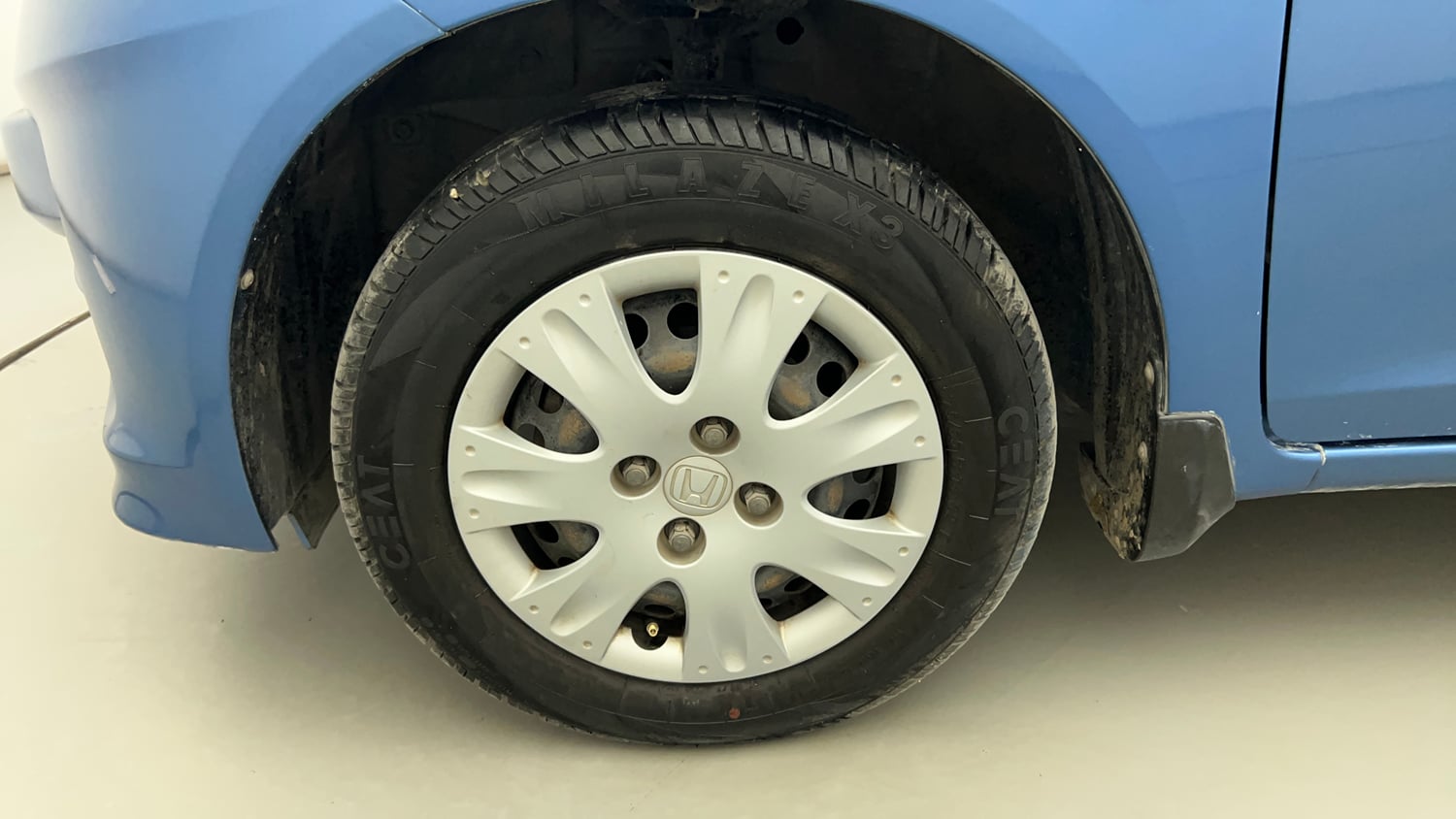 Used 2014 Honda Amaze 1.2 S i-VTEC Petrol Manual tyres LEFT FRONT TYRE RIM VIEW