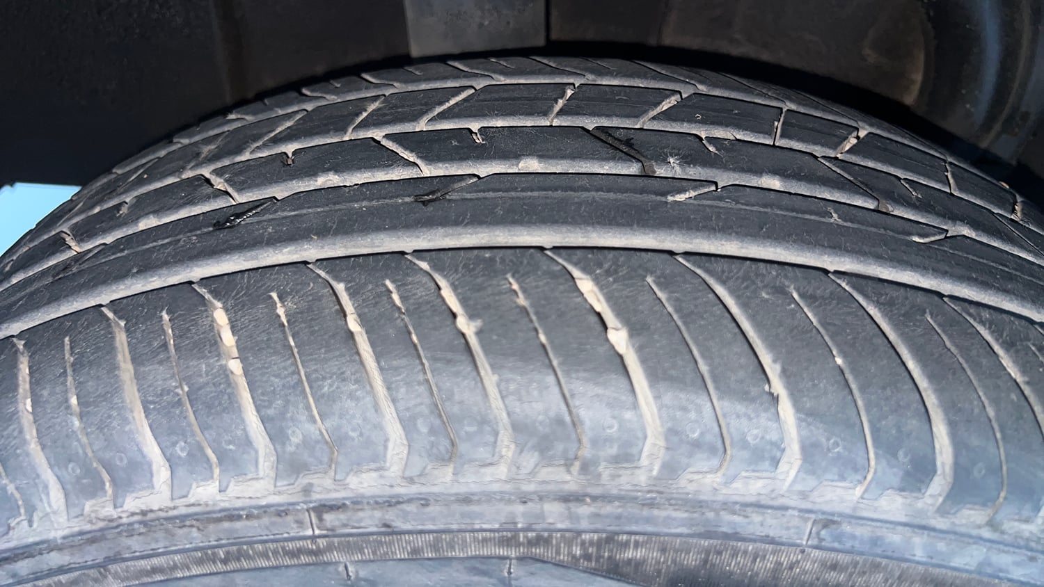 Used 2022 Nissan Magnite XV Turbo CVT Petrol Automatic tyres RIGHT REAR TYRE TREAD VIEW