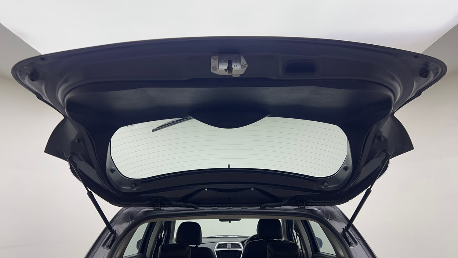 Used 2018 Maruti Suzuki S-Cross Zeta 1.3 Diesel Manual interior DICKY DOOR OPEN VIEW