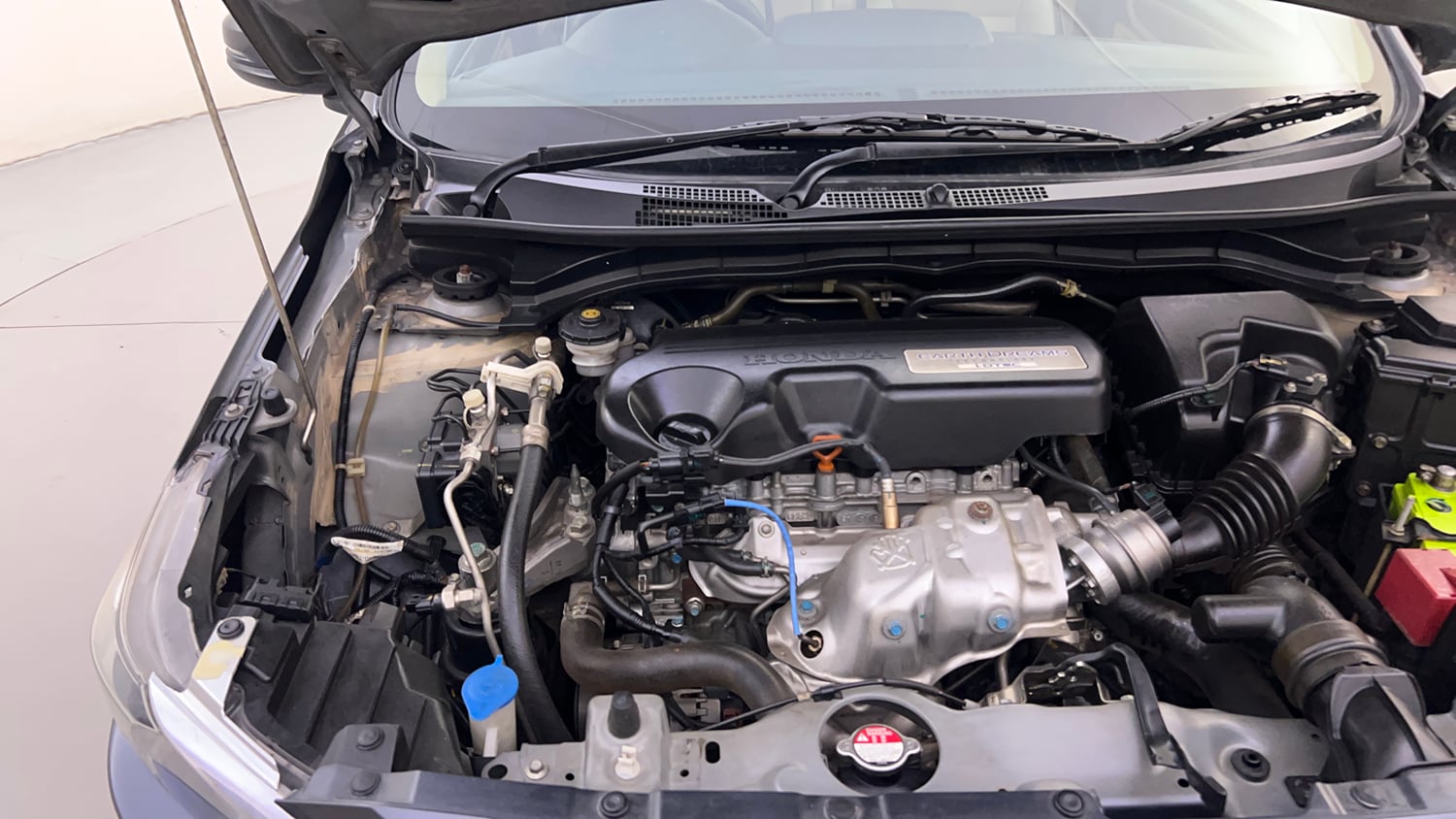 Used 2021 Honda Amaze VX MT 1.5 Diesel Diesel Manual engine ENGINE RIGHT SIDE HINGE & APRON VIEW