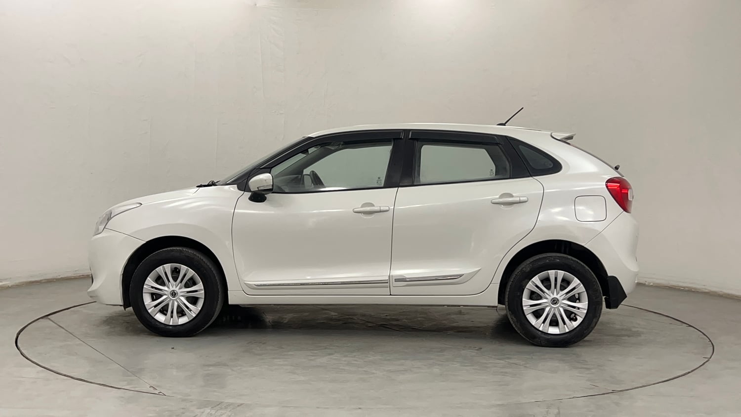 Used 2017 Maruti Suzuki Baleno Delta 1.2 Petrol Manual exterior LEFT SIDE VIEW
