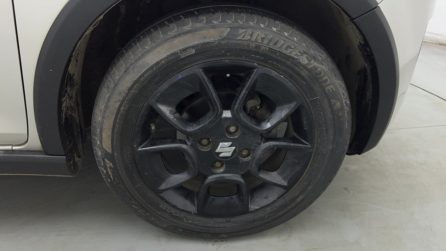 Used 2020 Maruti Suzuki Ignis Alpha 1.2 AMT Petrol Automatic tyres RIGHT FRONT TYRE RIM VIEW