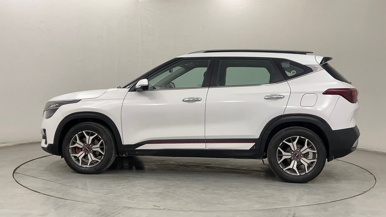 Used 2022 Kia Seltos GTX Plus 1.5 Diesel AT Diesel Automatic exterior LEFT SIDE VIEW