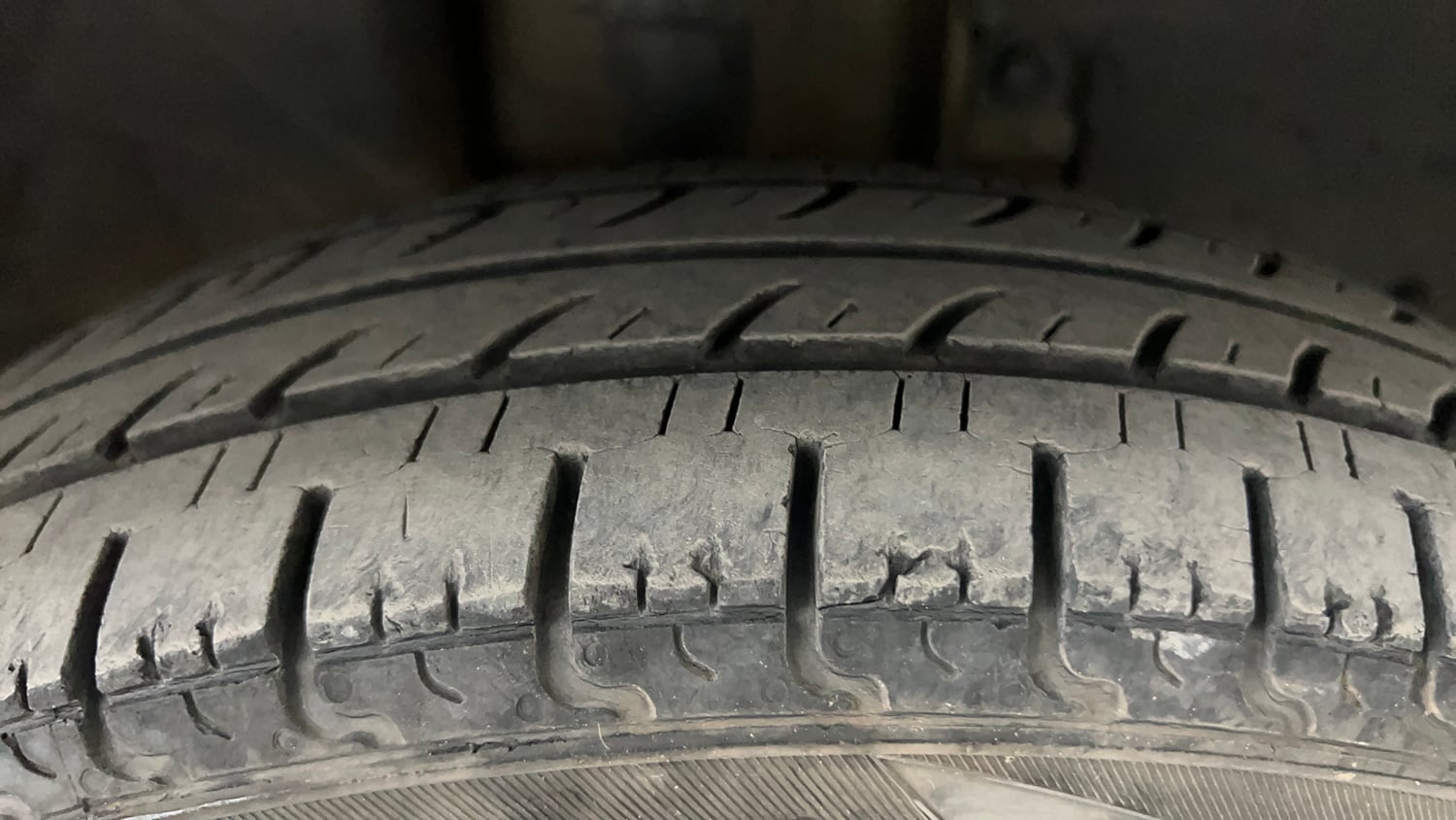 Used 2017 Renault Kwid CLIMBER 1.0 Petrol Manual tyres RIGHT FRONT TYRE TREAD VIEW