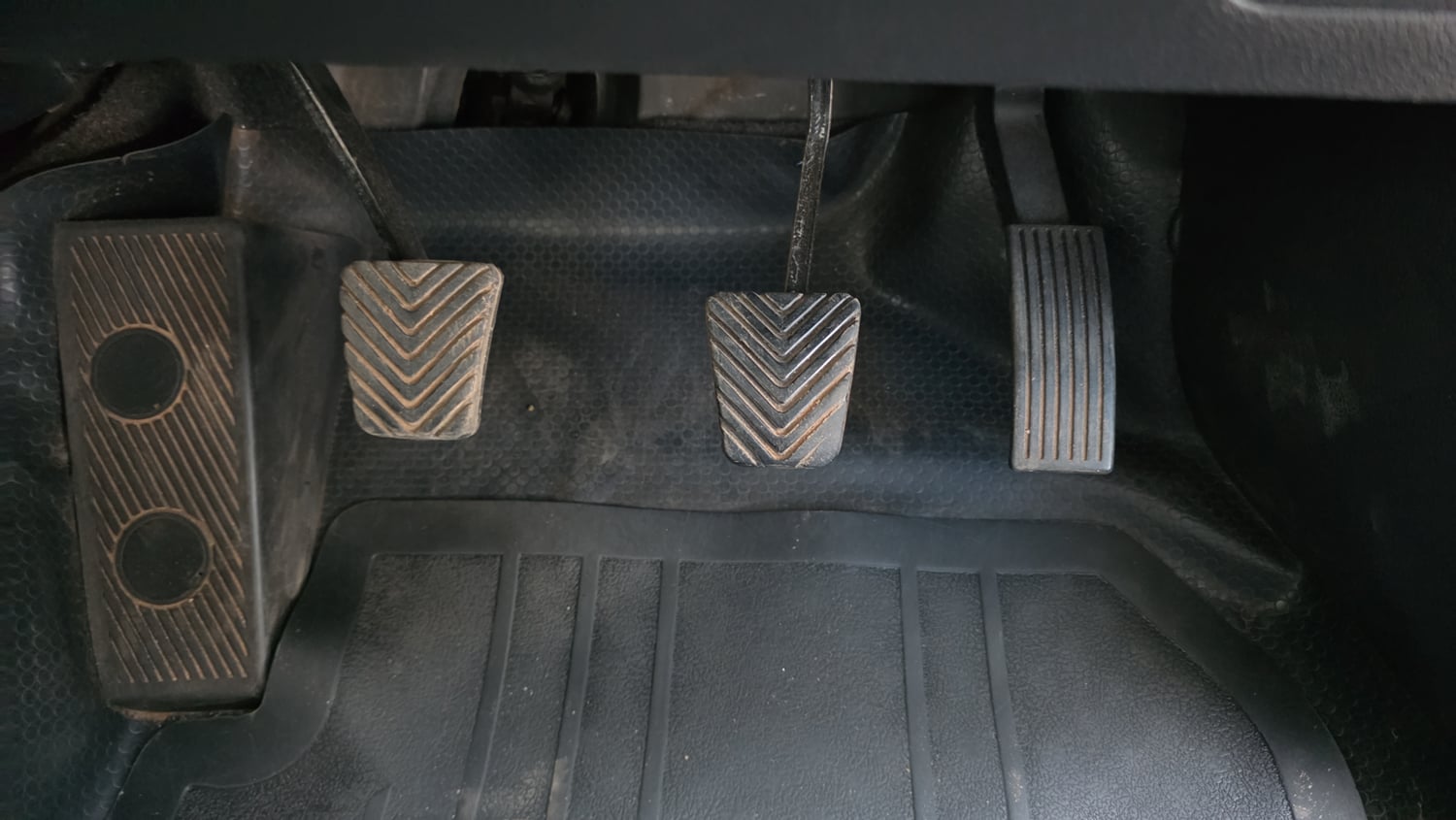 Used 2015 Hyundai Elite i20 Sportz 1.2 (O) Petrol Manual interior PEDALS VIEW