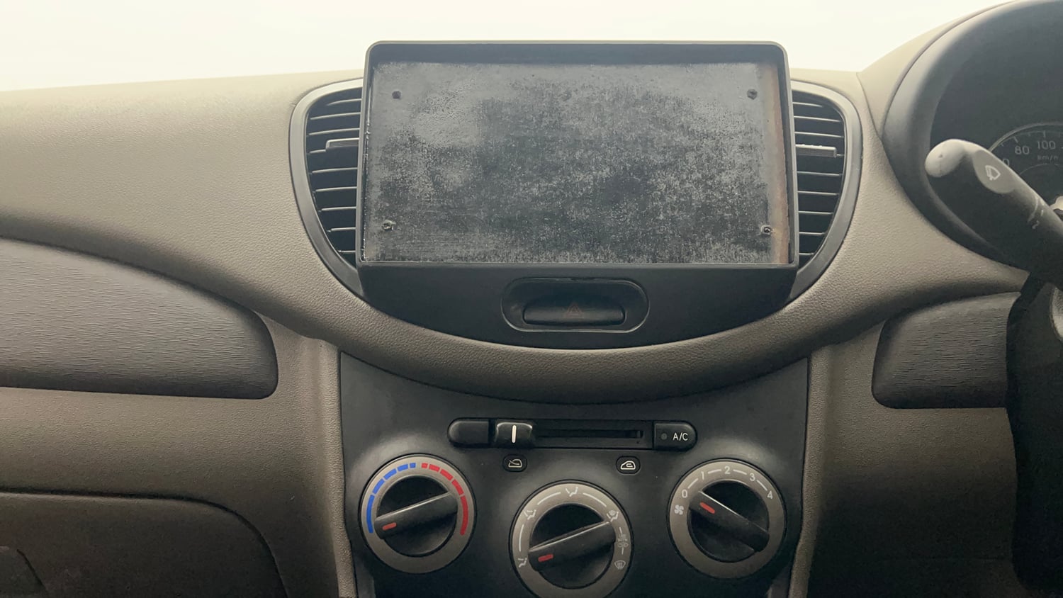Used 2013 Hyundai i10 Era 1.1 iRDE2 Petrol Manual interior MUSIC SYSTEM & AC CONTROL VIEW