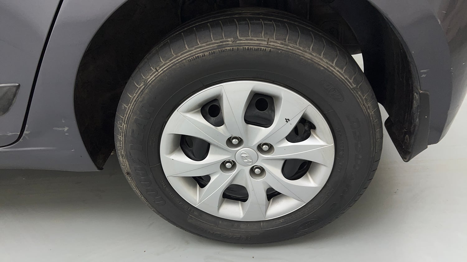 Used 2016 Hyundai Elite i20 Sportz 1.2 Petrol Manual tyres LEFT REAR TYRE RIM VIEW