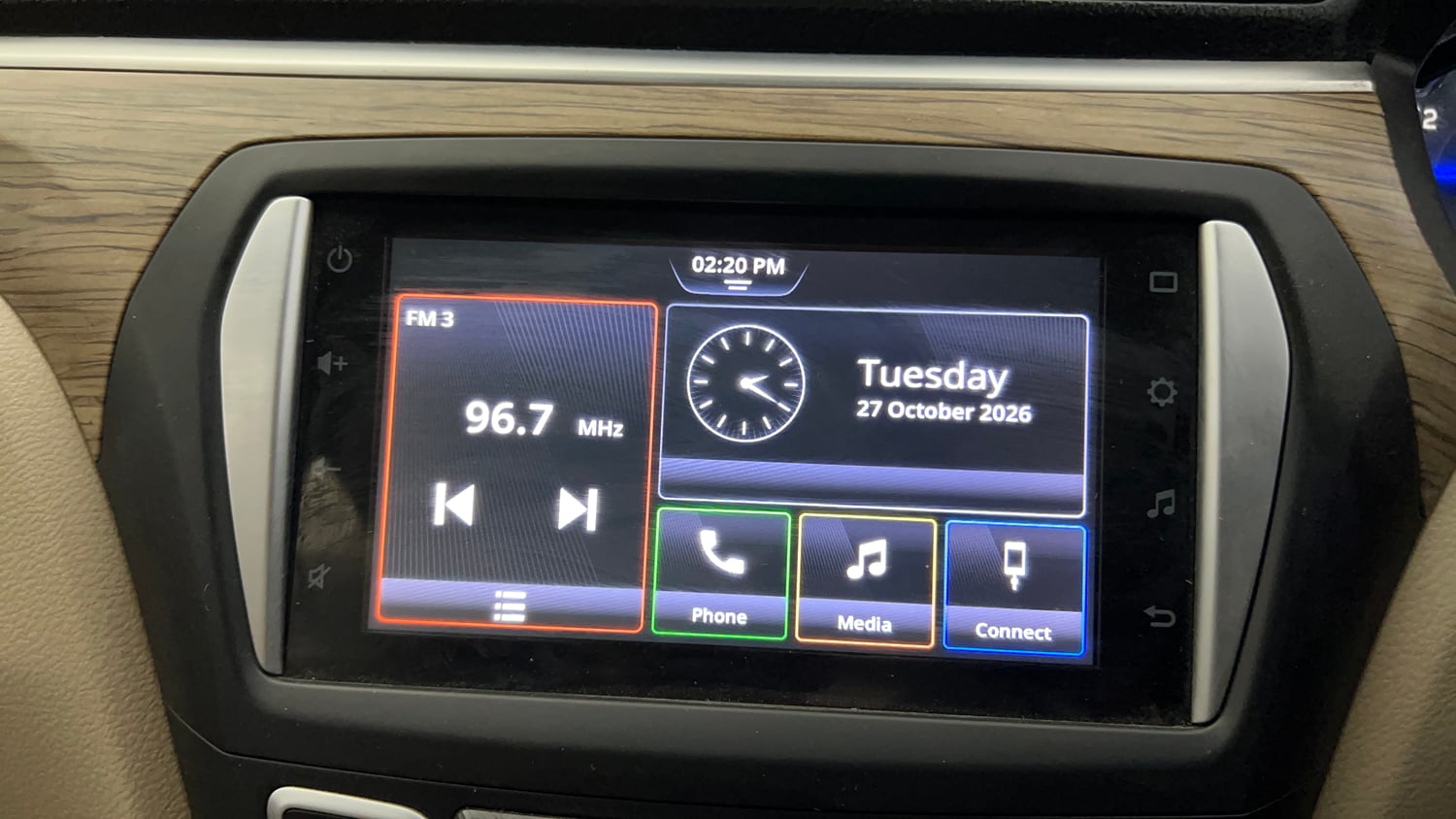 Used 2022 Maruti Suzuki Ciaz Zeta 1.5 Petrol Manual top_features Integrated (in-dash) music system