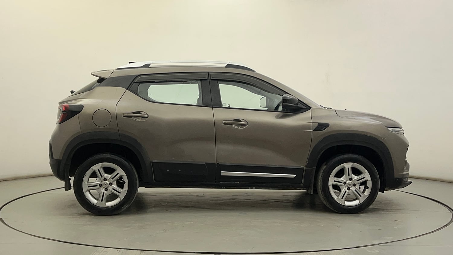 Used 2021 Renault Kiger RXT AMT Petrol Automatic exterior RIGHT SIDE VIEW