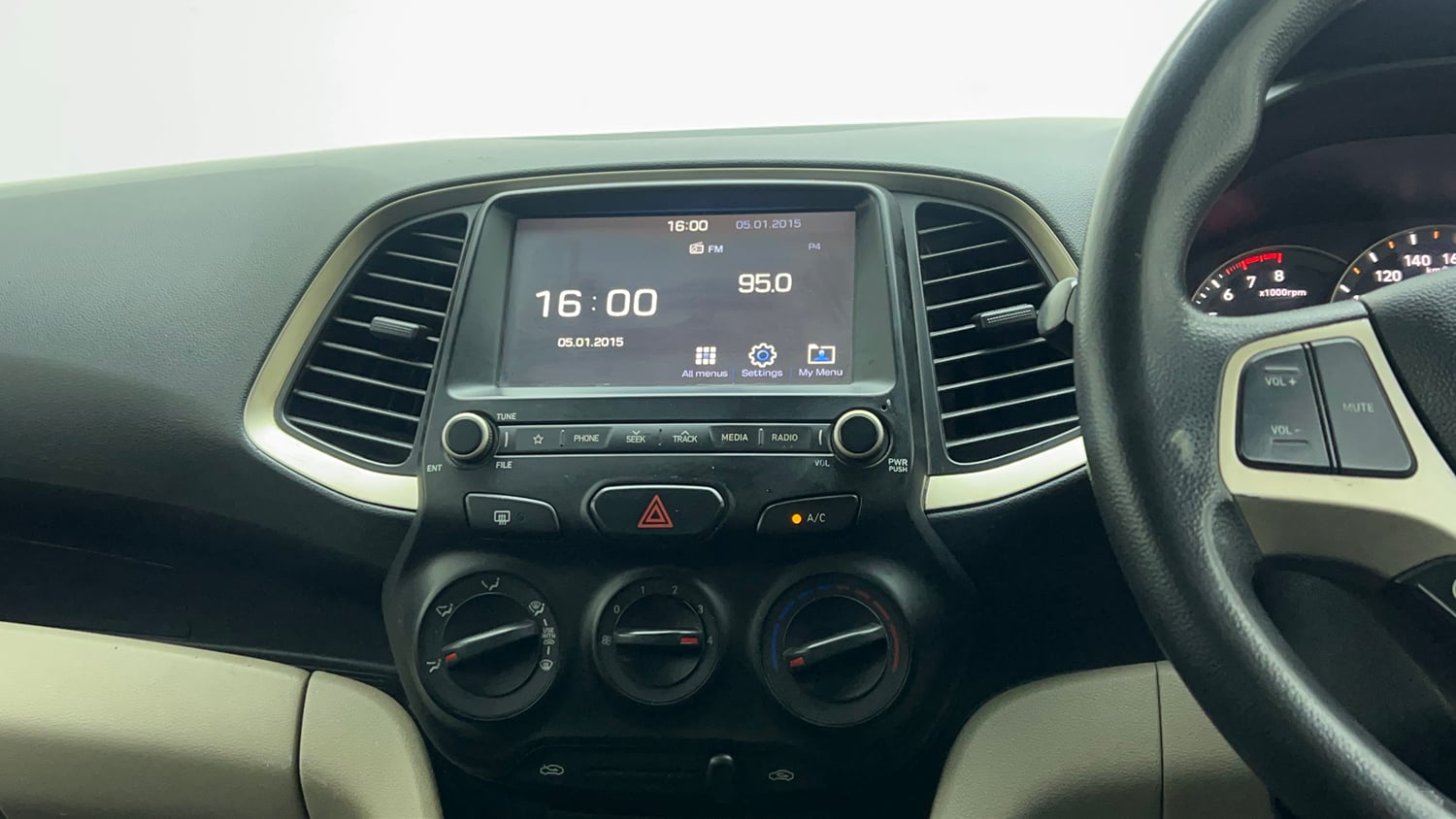 Used 2020 Hyundai Santro Asta Petrol Manual top_features Integrated (in-dash) music system
