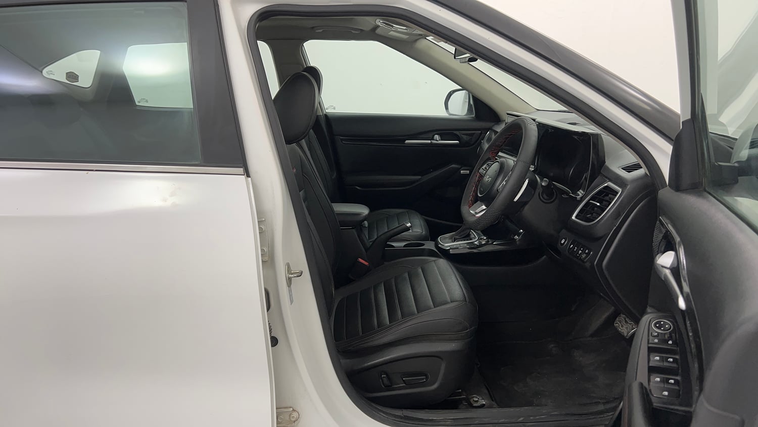 Used 2022 Kia Seltos GTX Plus 1.5 Diesel AT Diesel Automatic interior RIGHT SIDE FRONT DOOR CABIN VIEW