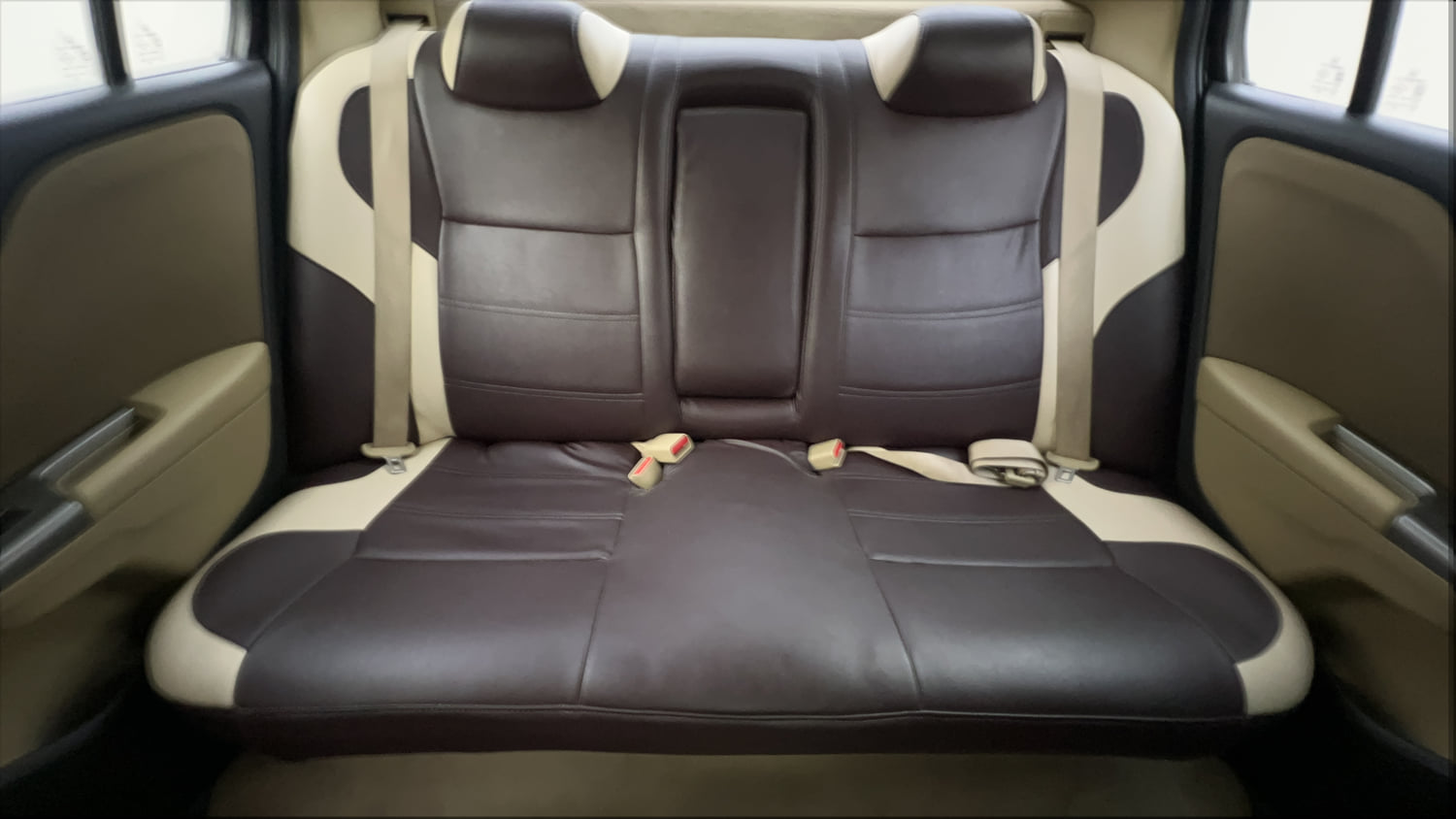 Used 2016 Honda City V Petrol Manual interior REAR SEAT CONDITION VIEW