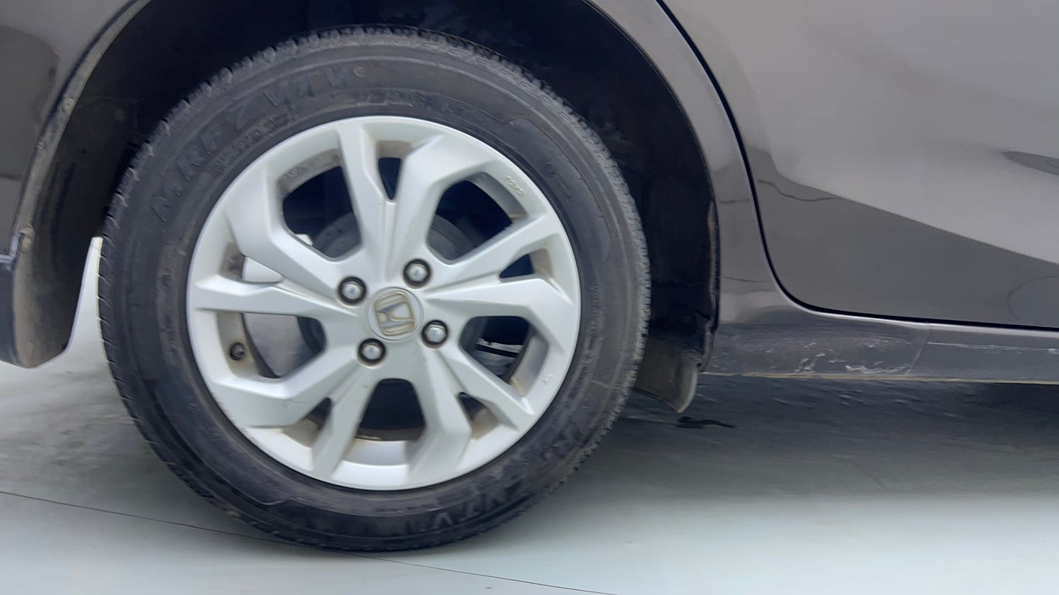 Used 2020 Honda Amaze 1.2 VX MT Petrol Petrol Manual tyres RIGHT REAR TYRE RIM VIEW