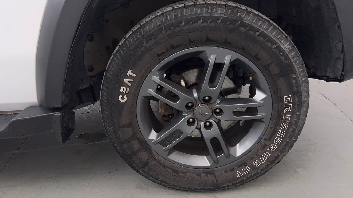 Used 2024 Mahindra Thar LX Hard Top Petrol AT RWD Petrol Automatic tyres RIGHT FRONT TYRE RIM VIEW