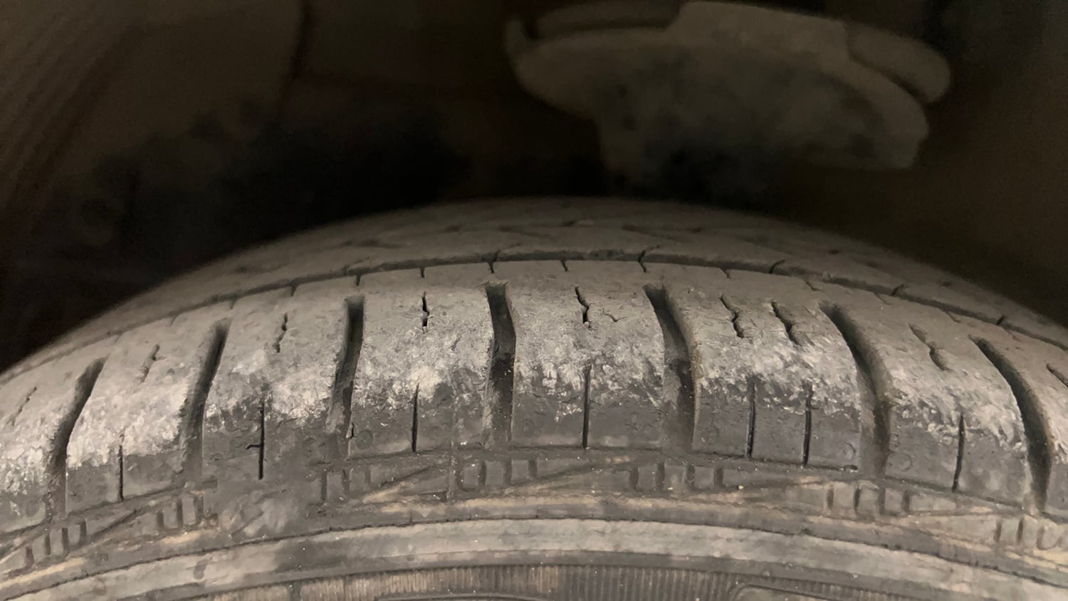 Used 2017 Hyundai Eon Magna Petrol Manual tyres LEFT FRONT TYRE TREAD VIEW