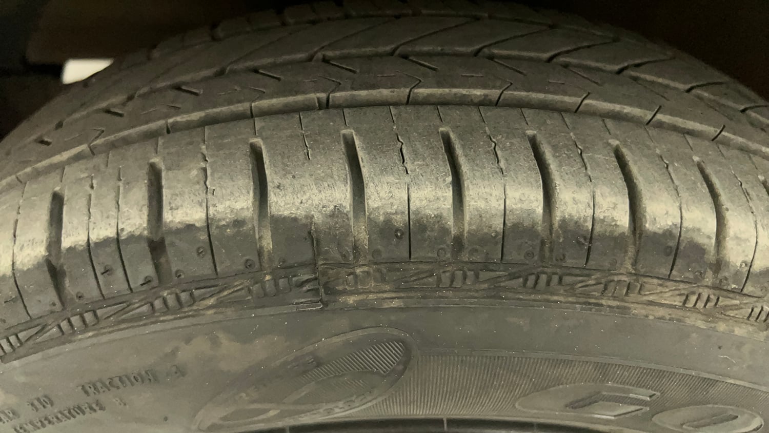 Used 2018 Maruti Suzuki Dzire VDi AMT Diesel Automatic tyres LEFT FRONT TYRE TREAD VIEW