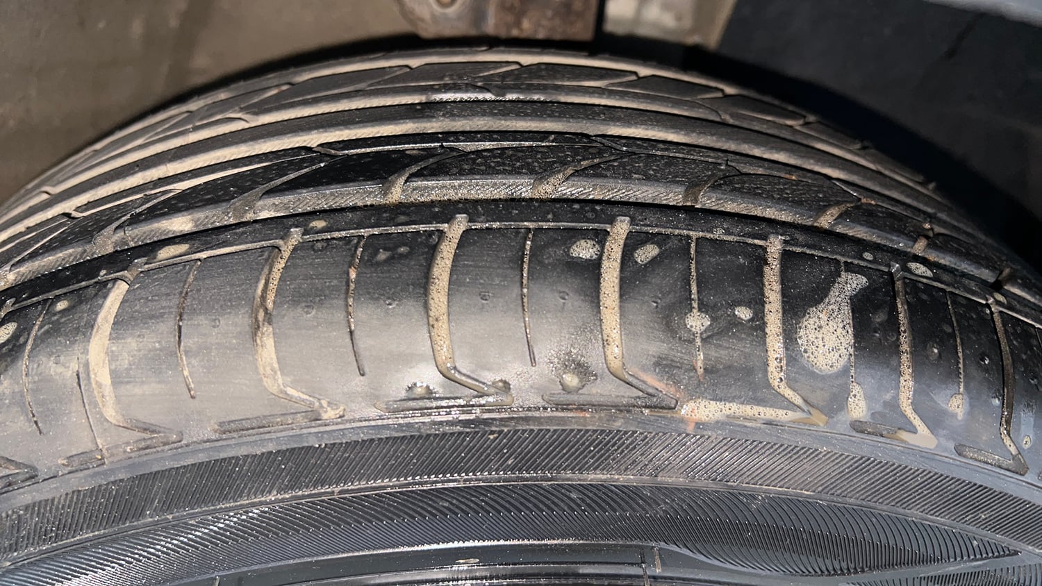 Used 2018 Mahindra KUV100 NXT K6 Plus 6 STR Petrol Manual tyres RIGHT FRONT TYRE TREAD VIEW