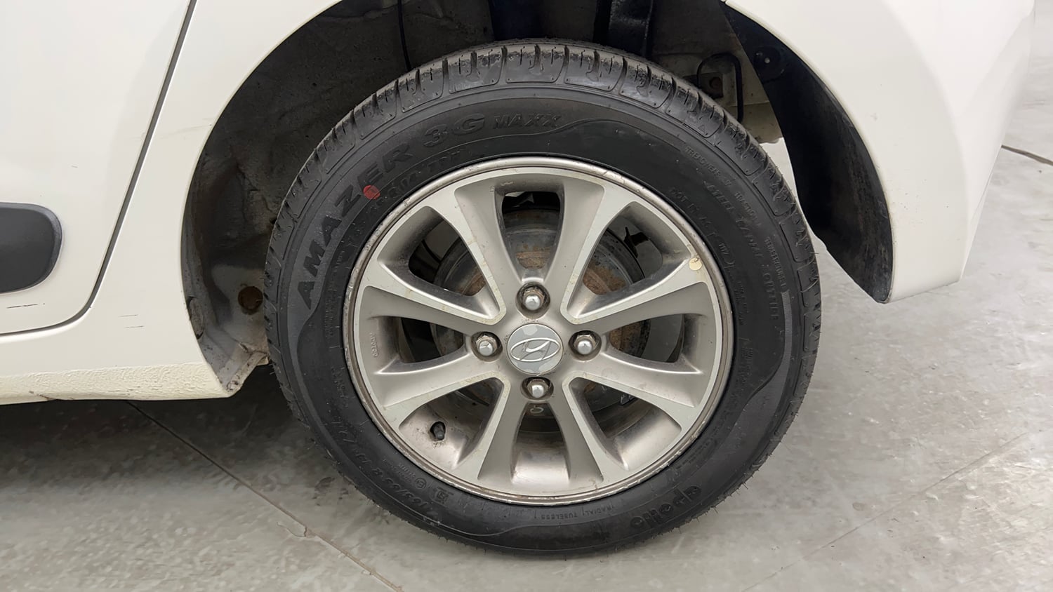Used 2016 Hyundai Grand i10 Asta 1.2 Kappa VTVT (O) Petrol Manual tyres LEFT REAR TYRE RIM VIEW