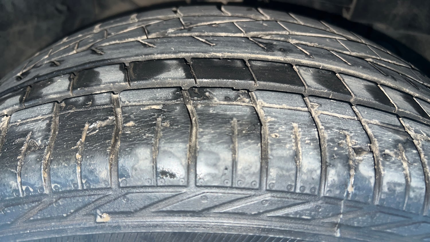 Used 2023 Tata Nexon XZA Plus (S) Petrol Automatic tyres RIGHT FRONT TYRE TREAD VIEW