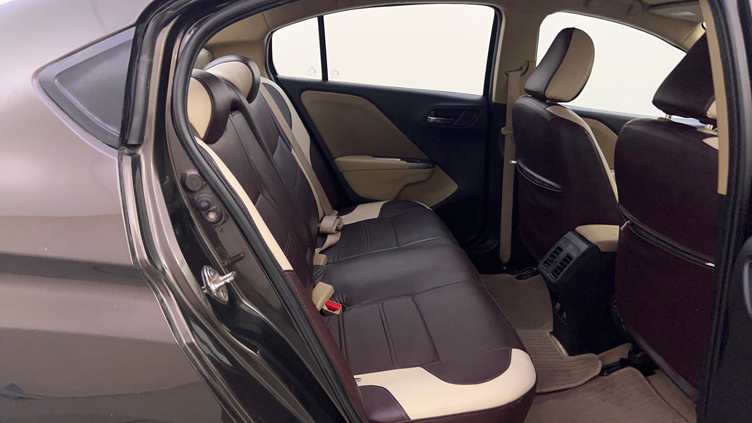 Used 2016 Honda City V Petrol Manual interior RIGHT SIDE REAR DOOR CABIN VIEW