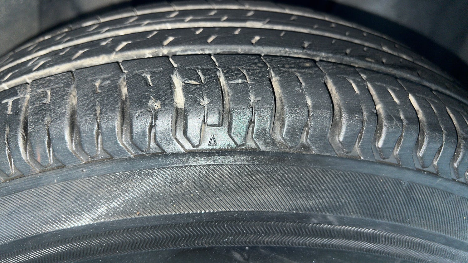 Used 2022 Tata Altroz XE Petrol Petrol Manual tyres RIGHT FRONT TYRE TREAD VIEW