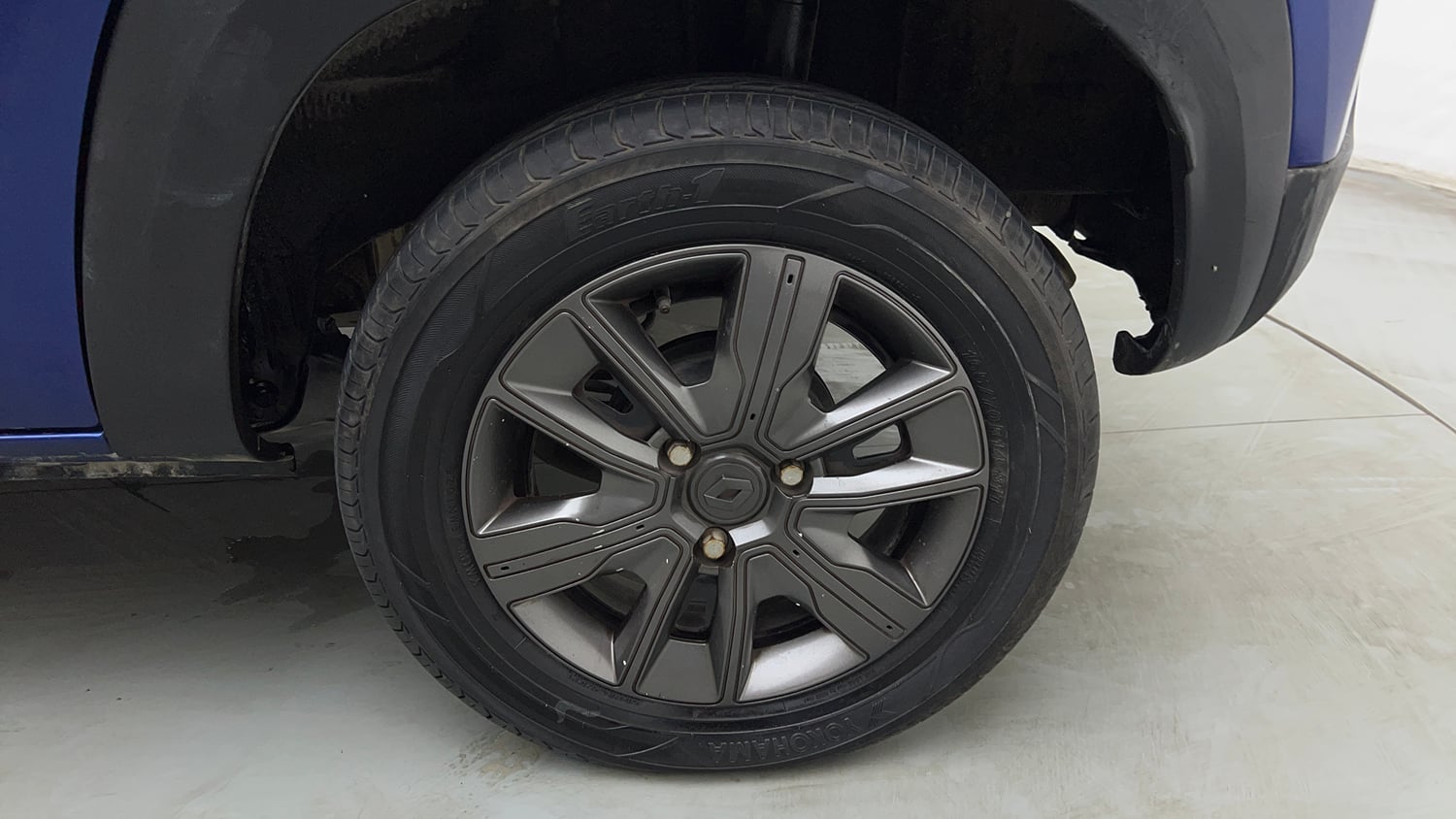 Used 2020 Renault Kwid CLIMBER 1.0 AMT Opt Petrol Automatic tyres LEFT REAR TYRE RIM VIEW